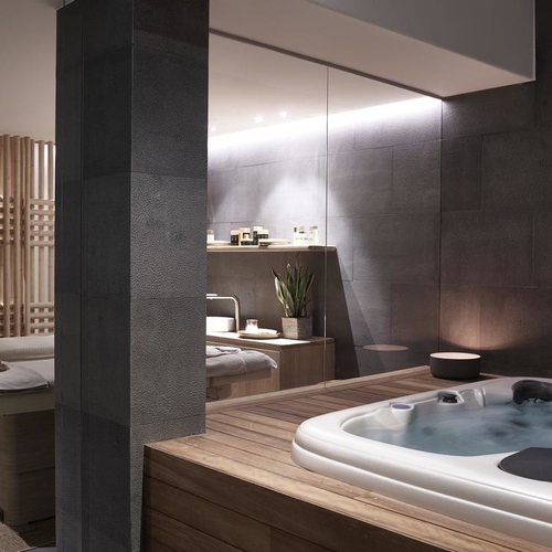 Bill & Coo Suites and Lounge