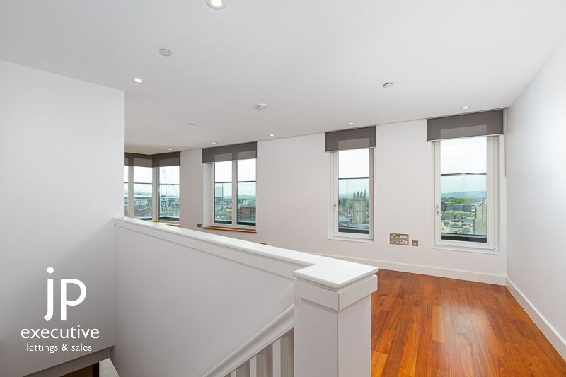 HAYES APARTMENTS CARDIFF CITY CENTRE FURNISHED/UNFURNISHED TWO BEDROOM PENTHOUSE WITH VIEWS OVER THE CITY CENTRE