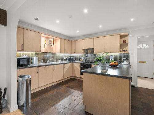 Sneddon Place, Airth, FK2 8GH