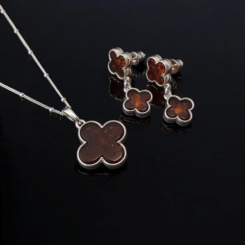 Amber quatrefoil pendant in sterling silver