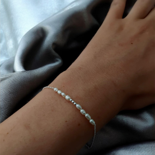 Silver and baroque pearl bracelet 
