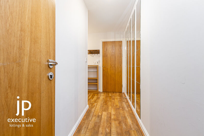 CENTURY WHARF CARDIFF BAY FURNISHED ONE BEDROOM APARTMENT WITH BALCONY