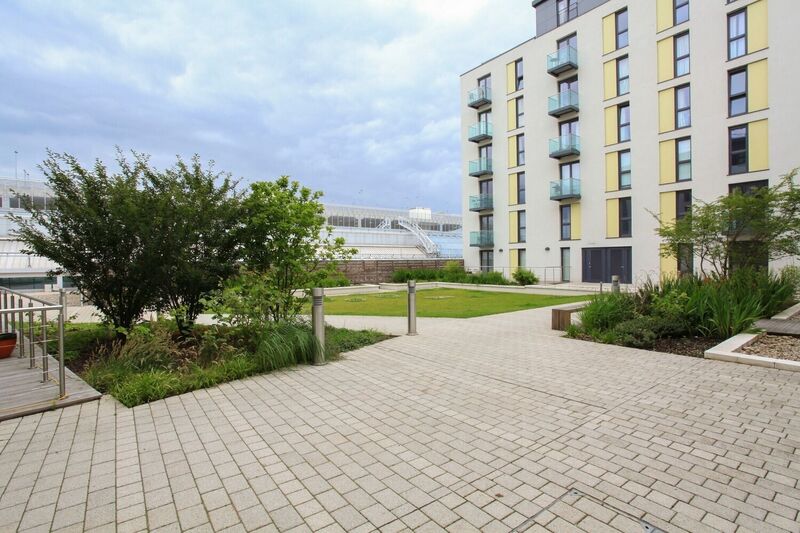 HAYES APARTMENTS CARDIFF CITY CENTRE FULLY FURNISHED APARTMENT