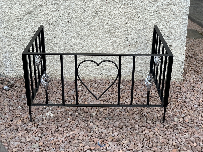 Grave surround example GS02