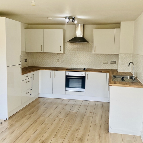 QUEENSWAY, BLETCHLEY - 1 BEDROOM