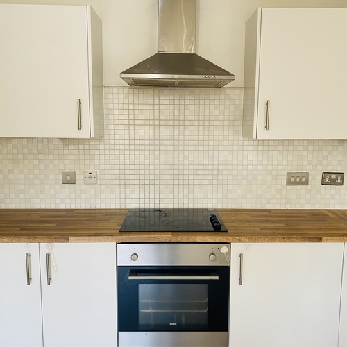 QUEENSWAY, BLETCHLEY - 1 BEDROOM