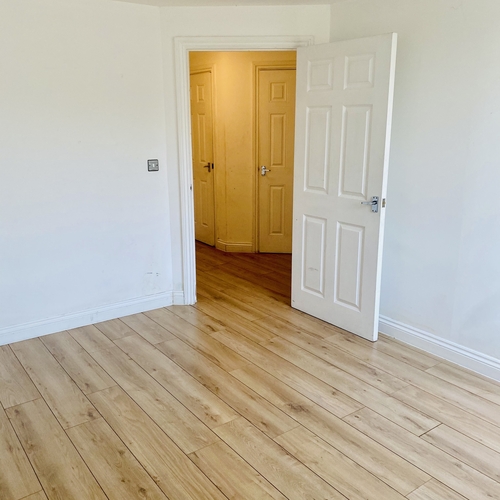 QUEENSWAY, BLETCHLEY - 1 BEDROOM