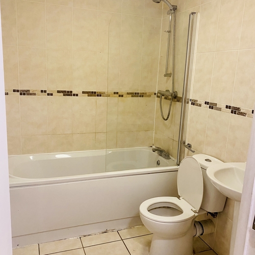 QUEENSWAY, BLETCHLEY - 1 BEDROOM