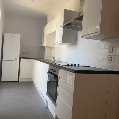 QUEENSWAY, BLETCHLEY - 2 BEDROOMS