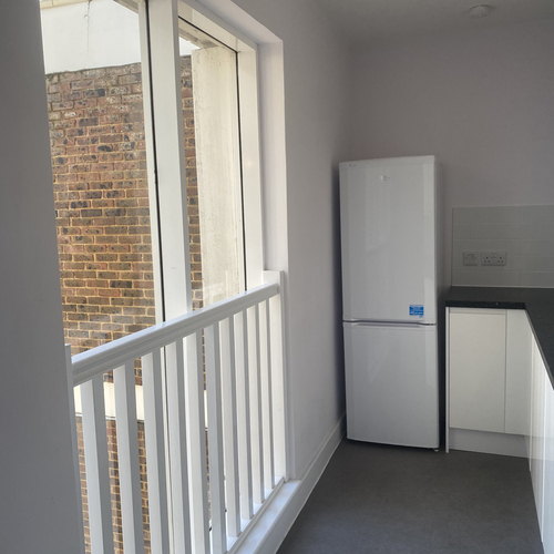 QUEENSWAY, BLETCHLEY - 2 BEDROOMS