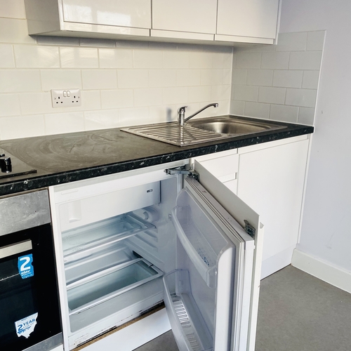 QUEENSWAY, BLETCHLEY - 1 BEDROOM