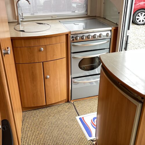 10/2005 Hymer Nova 392 Luxury Caravan 2 Berth Motor Mover Air Awning CRIS Reg RARE!