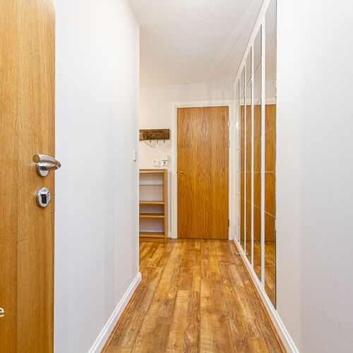 CENTURY WHARF CARDIFF BAY FURNISHED ONE BEDROOM APARTMENT WITH BALCONY