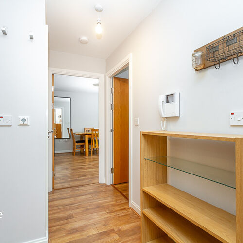 CENTURY WHARF CARDIFF BAY FURNISHED ONE BEDROOM APARTMENT WITH BALCONY