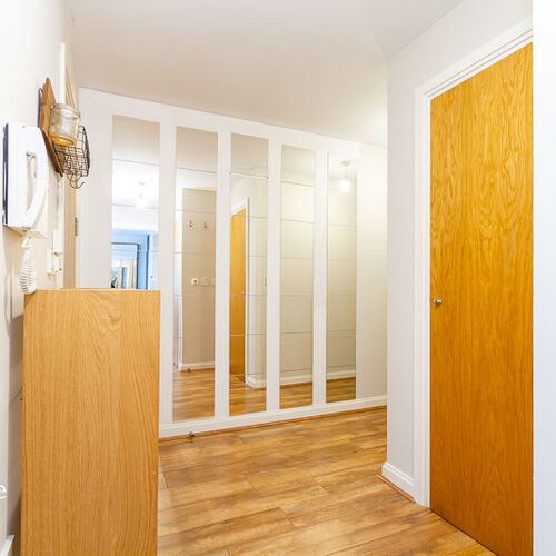 CENTURY WHARF CARDIFF BAY FURNISHED ONE BEDROOM APARTMENT WITH BALCONY