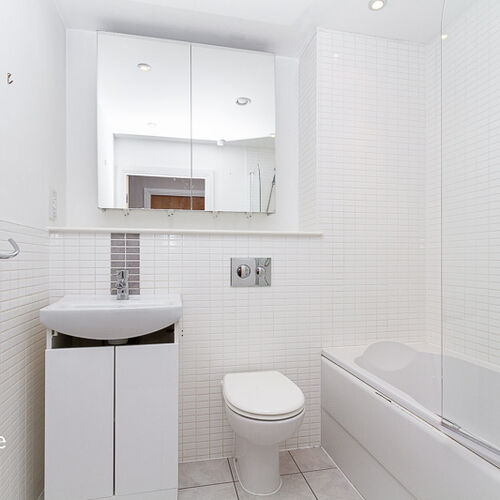 CENTURY WHARF CARDIFF BAY FURNISHED ONE BEDROOM APARTMENT WITH BALCONY