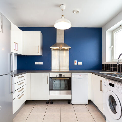 CENTURY WHARF CARDIFF BAY FURNISHED ONE BEDROOM APARTMENT WITH BALCONY