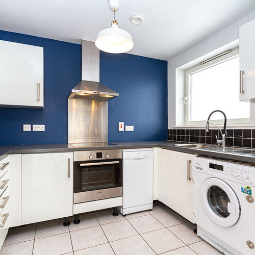 CENTURY WHARF CARDIFF BAY FURNISHED ONE BEDROOM APARTMENT WITH BALCONY