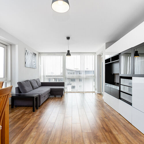 CENTURY WHARF CARDIFF BAY FURNISHED ONE BEDROOM APARTMENT WITH BALCONY