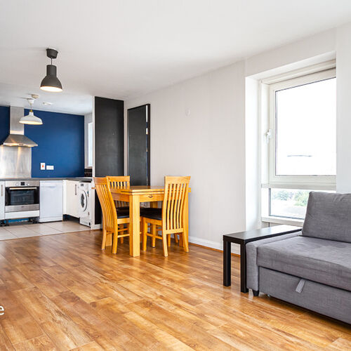 CENTURY WHARF CARDIFF BAY FURNISHED ONE BEDROOM APARTMENT WITH BALCONY