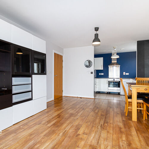 CENTURY WHARF CARDIFF BAY FURNISHED ONE BEDROOM APARTMENT WITH BALCONY