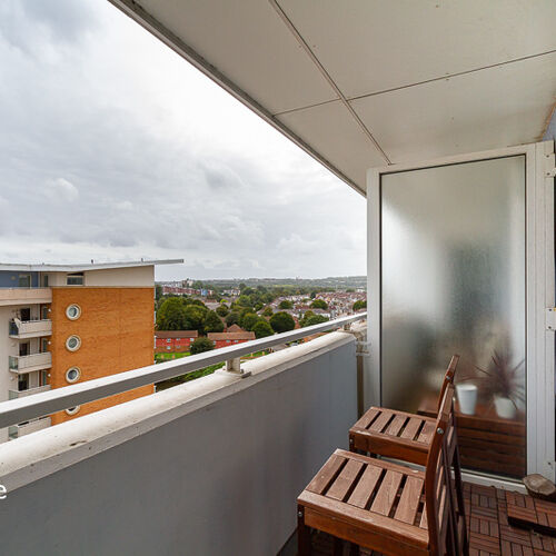 CENTURY WHARF CARDIFF BAY FURNISHED ONE BEDROOM APARTMENT WITH BALCONY