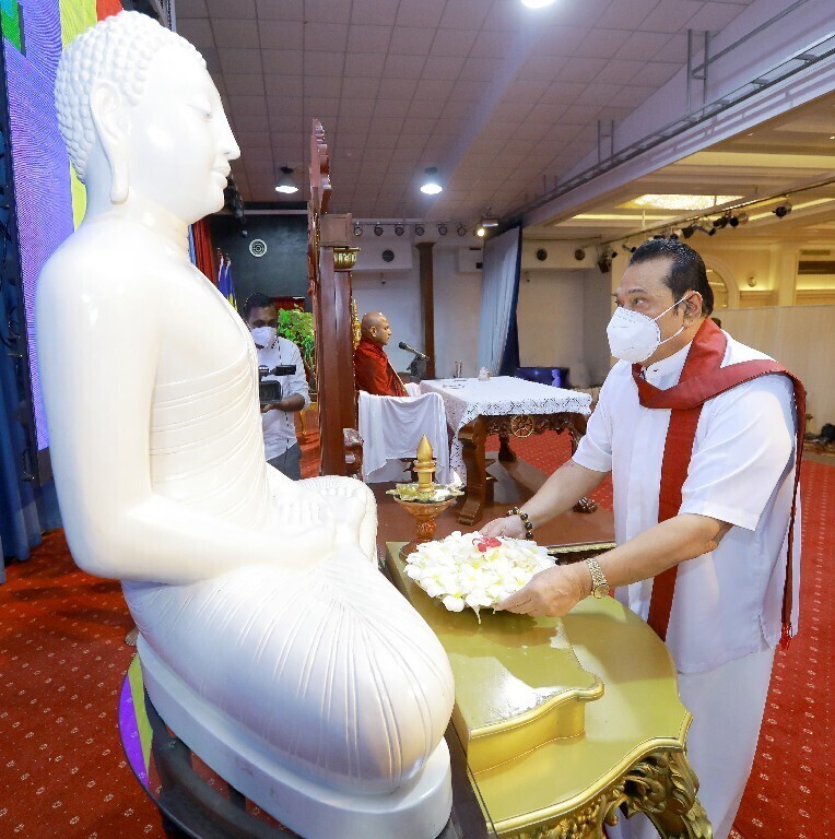 213ஆவது 'அமாதம் சிசிலச' தர்ம உபதேச நிகழ்வில் இலங்கை  பிரதமர் பற்கேற்பு