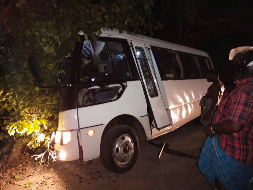 இடம்பெற்ற வாகன விபத்தில் மூவர் வைத்தியசாலையில்