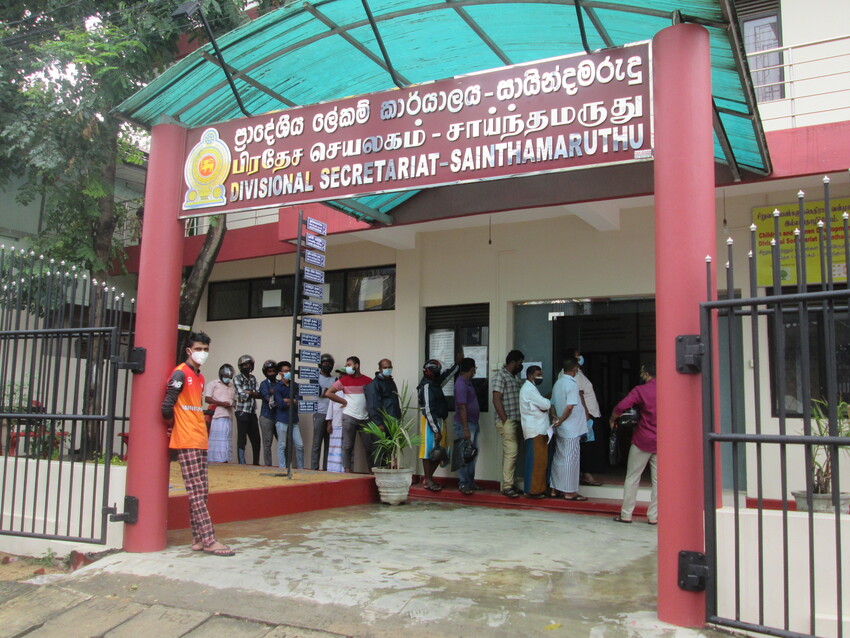 நாடெங்கும் இயல்பு நிலை. நாடெங்கும் இயல்பு நிலை. கிழக்கில் மகிழ்ச்சிப் பிரவாகத்தில்  மக்கள்