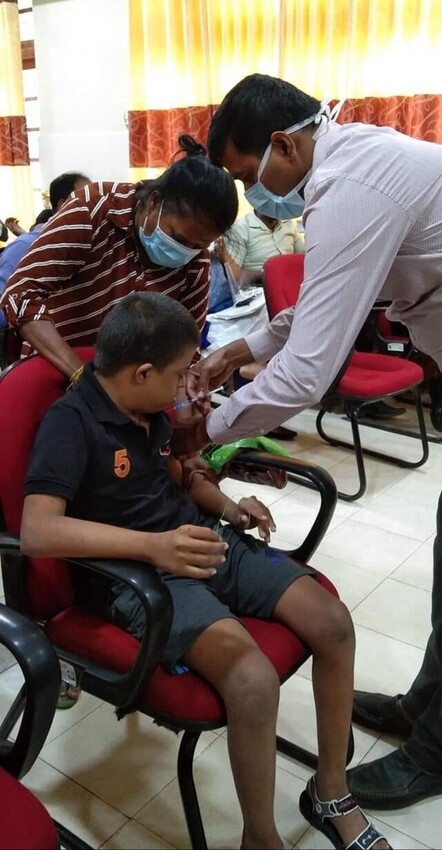 நாள்பட்ட நோய்களுக்கு சிகிச்சை பெறும் சிறார்களுக்கு பைசர் தடுப்பூசி