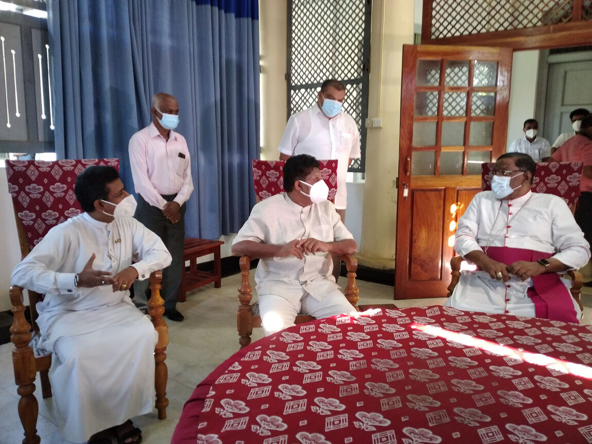 வேலை வாய்ப்பின்மையுடன் வாழும் இளைஞருக்கு வேலை கொடுங்கள் - யாழ் ஆயர்