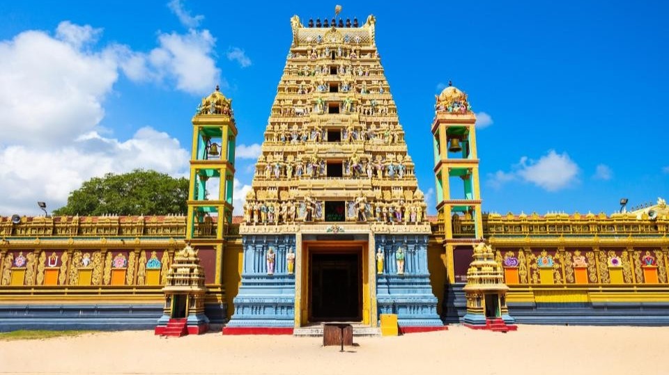 ஆழ்வார் ஆலய விழாவில் தங்கச் சங்கிலிகள் அறுக்கப்பட்ட நிகழ்வு