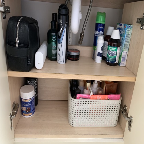 declutter bathroom cabinets