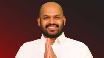 மக்களின் கோரிக்கையினை ஏற்று பதவி விலக வேண்டும்