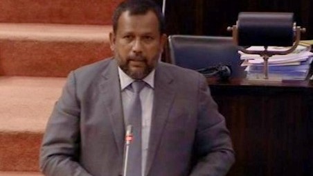 பாதையில் இறங்கி துரத்தும் கேவலம்
