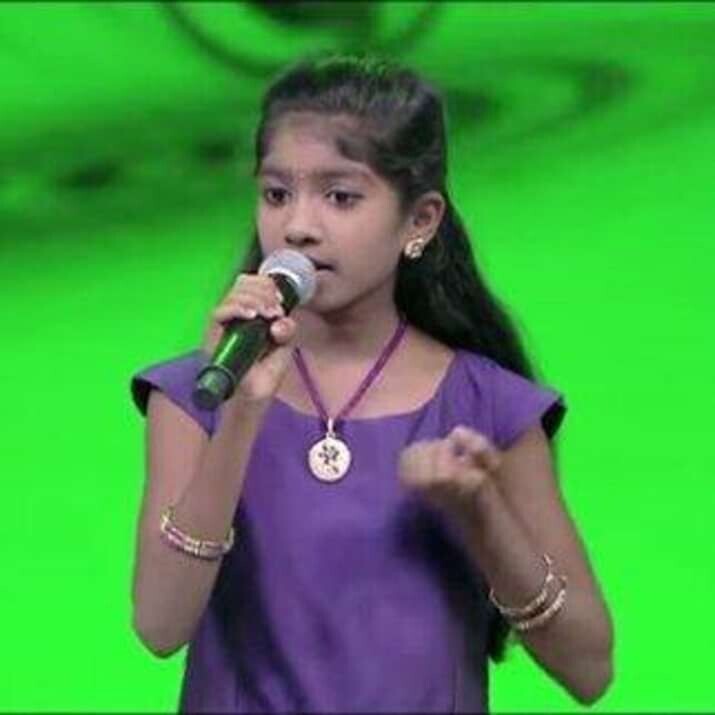 கனவுகளை கண்ணில் வைத்து சாதிக்க துடிக்கிறோம்