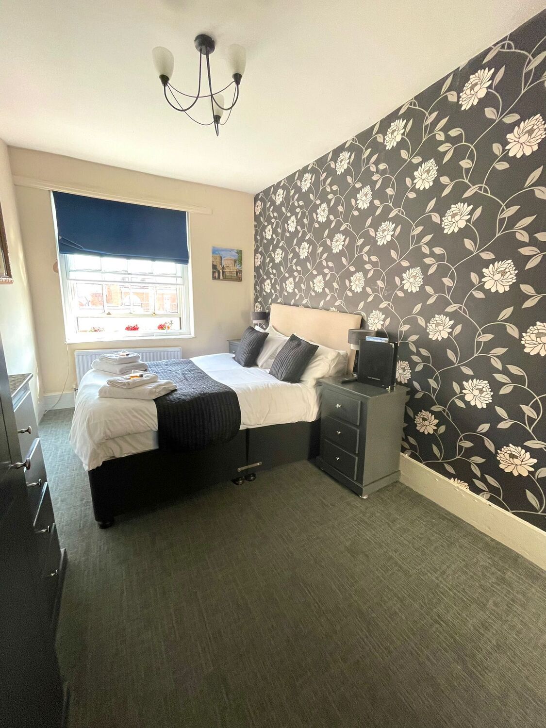 DoubleEnsuite Room 08 The Crown and Cushion Hotels in Eton B