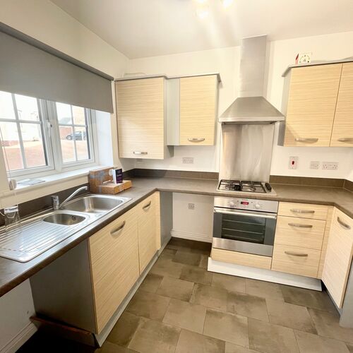 Lonydd Glas, Llanharan, CF72 9FZ