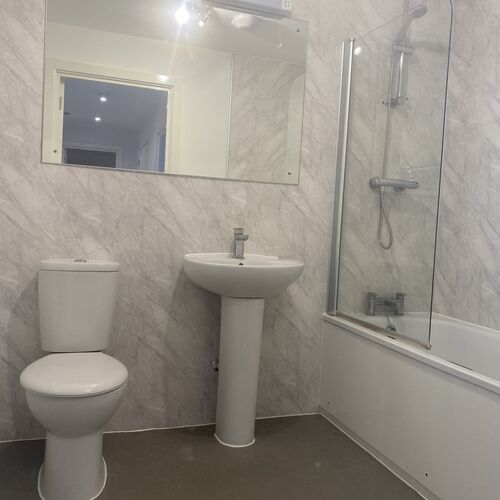 QUEENSWAY, BLETCHLEY - 1 BEDROOM