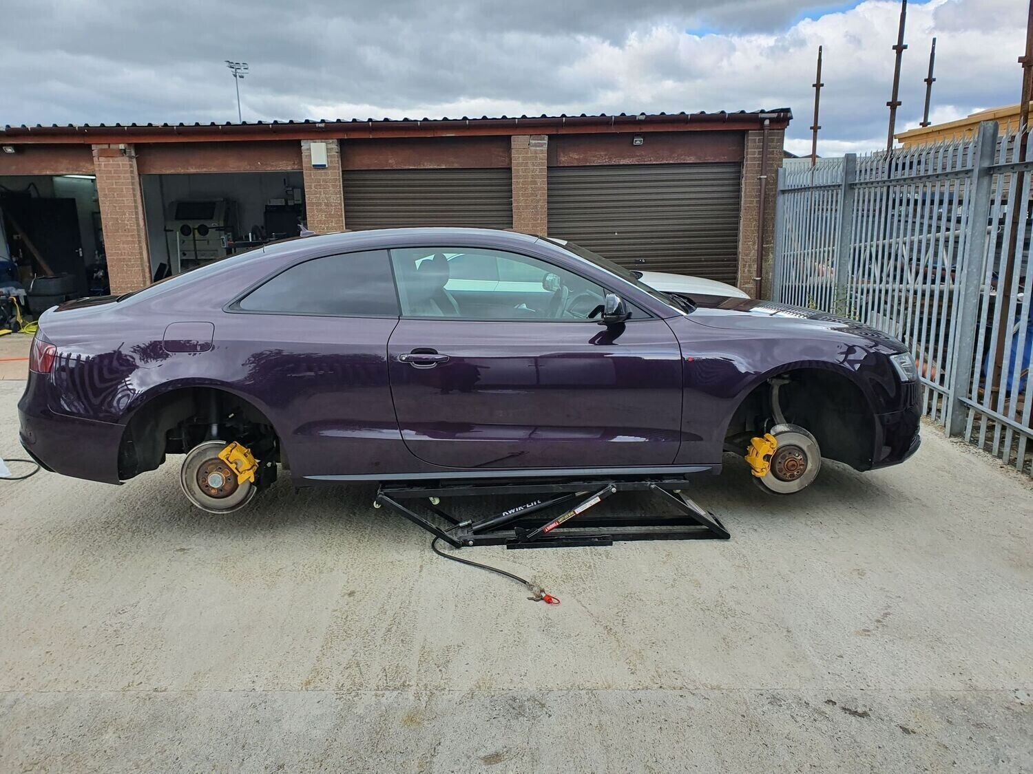 Brake Calliper Spray Painting Wicked Coatingz Alloy Wheel