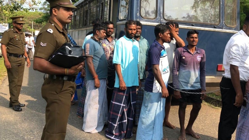 எல்லை தாண்டிய இந்திய மீனவர்கள் சிறையில்
