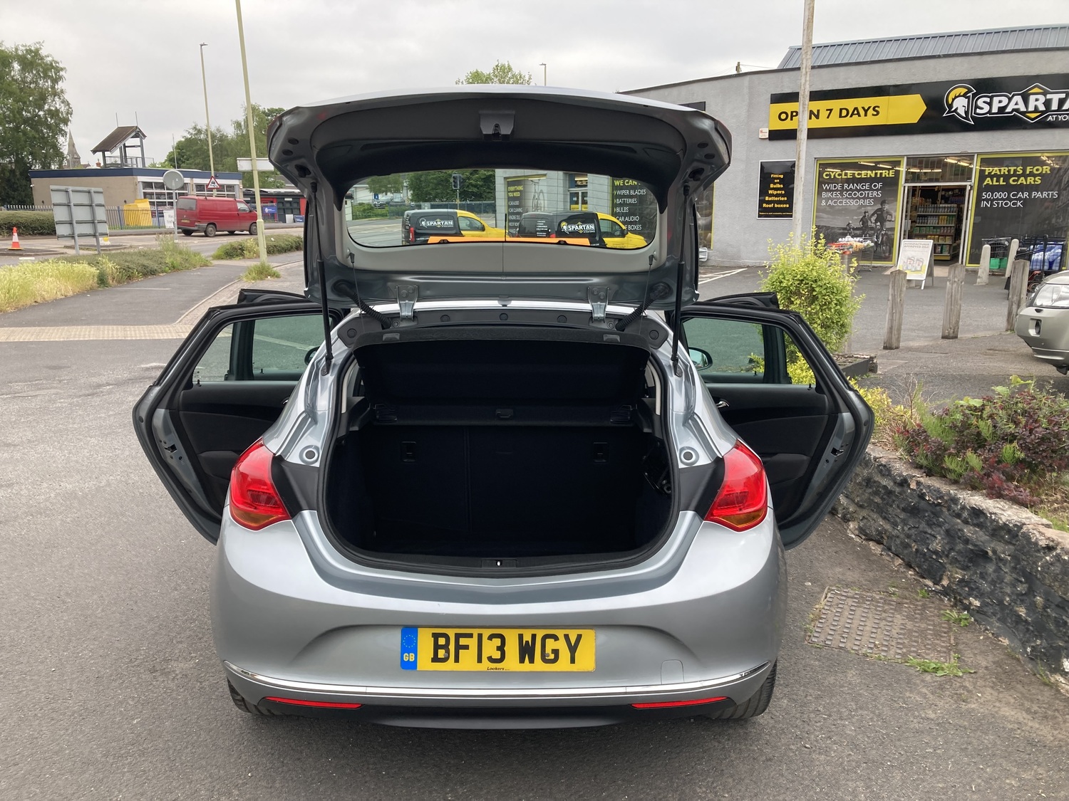 2013 (13) Vauxhall Astra 1.6i ENERGY 5 Door Linden Motors Used Cars