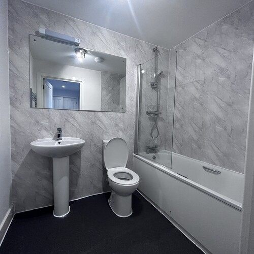 QUEENSWAY, BLETCHLEY - 1 BEDROOM