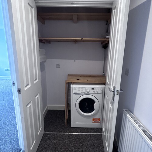 QUEENSWAY, BLETCHLEY - 1 BEDROOM