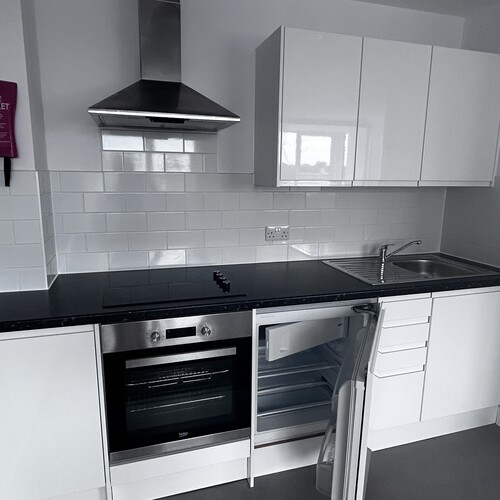 QUEENSWAY, BLETCHLEY - 1 BEDROOM