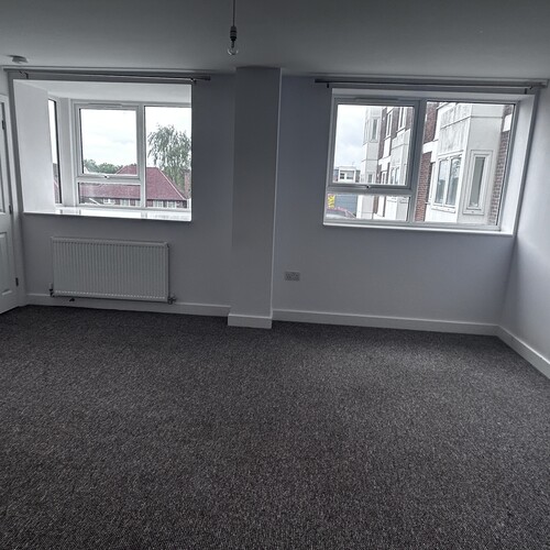 QUEENSWAY, BLETCHLEY - 1 BEDROOM