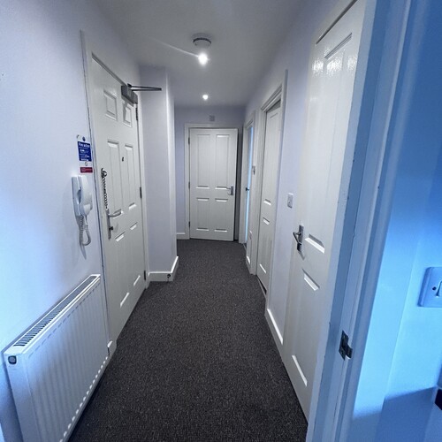 QUEENSWAY, BLETCHLEY - 1 BEDROOM
