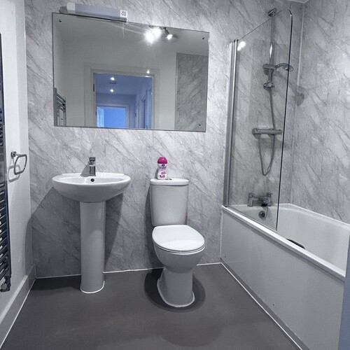 QUEENSWAY, BLETCHLEY - 1 BEDROOM