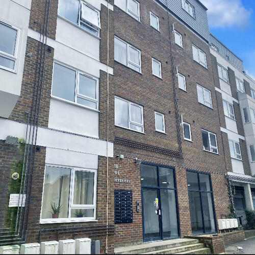 QUEENSWAY, BLETCHLEY - 1 BEDROOM