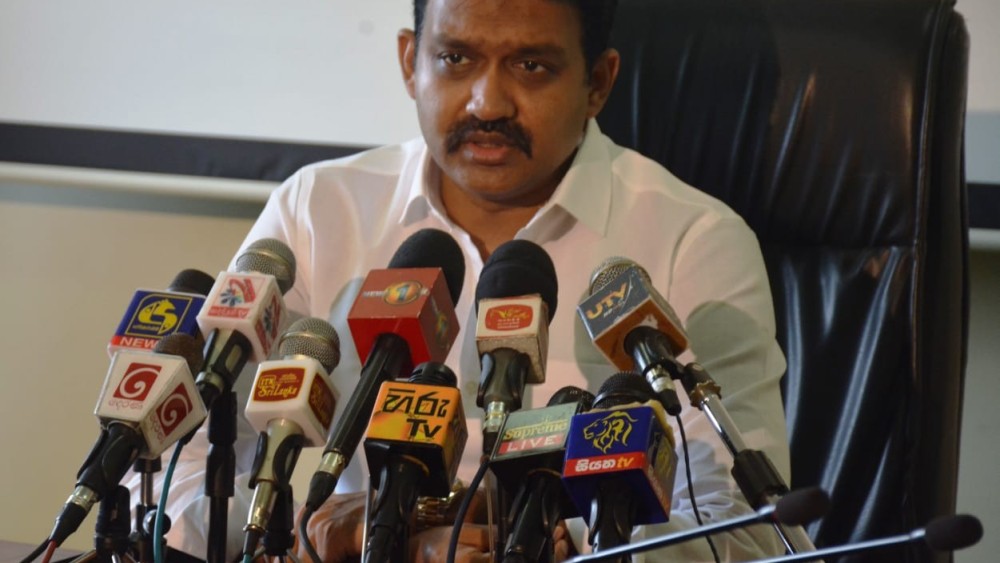 ஆளுநரின்  உத்தரவின் பேரில் நிறுத்தப்பட்டன